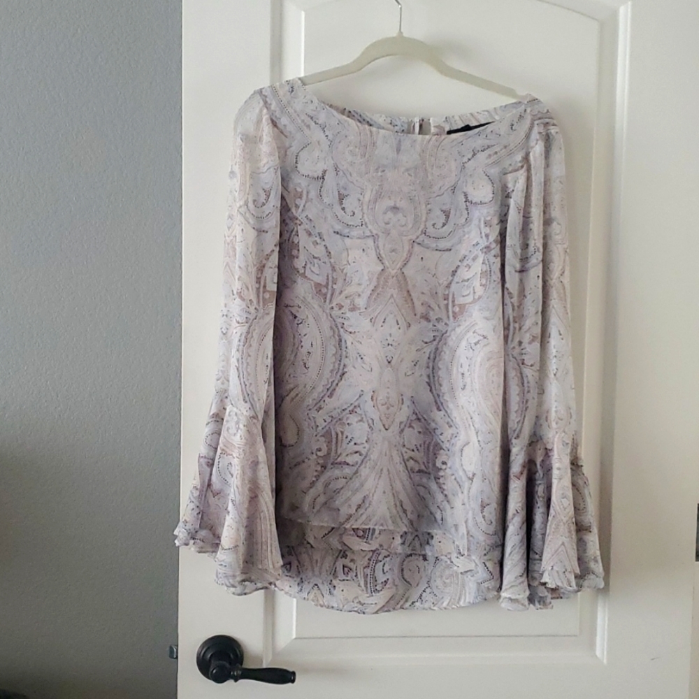 FLOWY BELL SLEEVE TOP